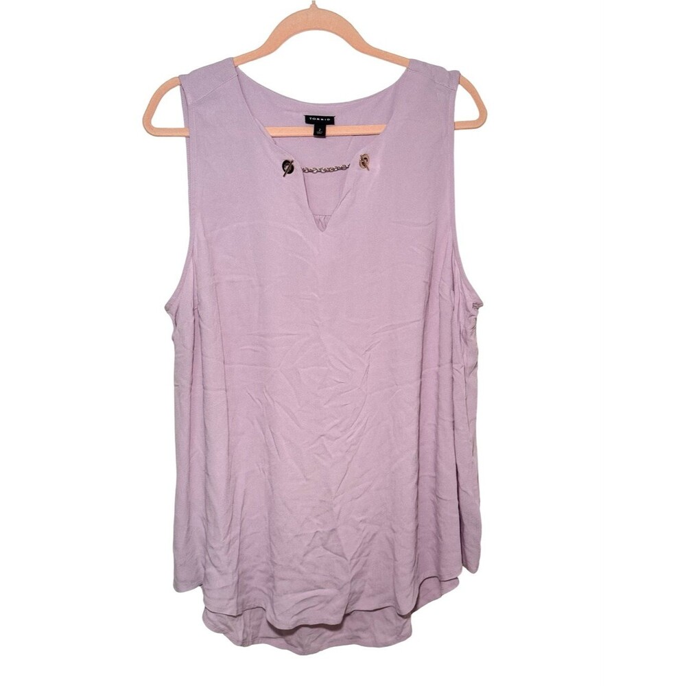 torrid size 2 light purple Sleeveless V-Notch blouse with silver chain detail